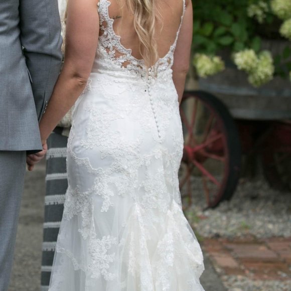 Stunning Fit and Flare Wedding Dress - size 10 curvy girl - Picture 8 of 9